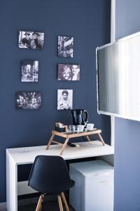 Holiday Naples Art Rooms