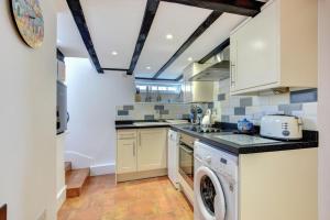 3 Bed in Torquay oc-h75059