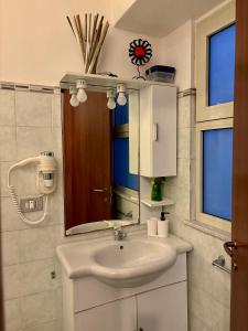 "Private Room" stanza privata with private bathroom - shared kitchen and beautiful terrace on Taormina Center Hostel Taormina
