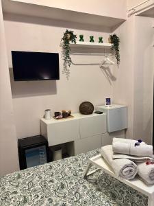 "Private Room" stanza privata with private bathroom - shared kitchen and beautiful terrace on Taormina Center Hostel Taormina