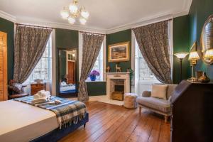 Iconic Royal Mile Residence