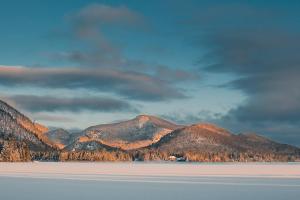 Lakefront Mountain View - Resort Loft