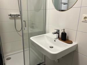 Cozy City Center Designer Apartment for 10 People