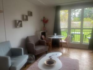 Grand studio avec terrasse et jardin