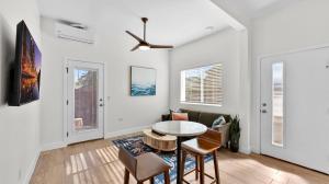 Central Spot - 4 Min to Waterpark, Dining & Shops