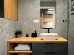 URBAN APARTMENTS Premium 18th floor No 14, Free Garage, Self Check-In