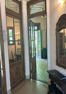 Antique, Classy & Quiet 3 Bedroom and Roof Terrace Apt in the Heart of San Telmo