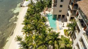 Caribbean Vibes - 4BR - Beachfront Pool & Relax