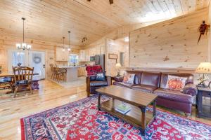 Smoky Mtn Cabin with Hot Tub and Scenic Views