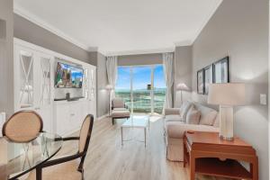 Vegas Retreat with Sphere View Pool and Gym Access