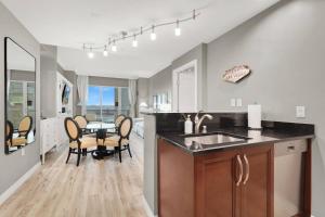 Vegas Retreat with Sphere View Pool and Gym Access