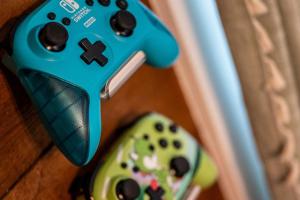 Hilltop Escape- Private 1-Acre Retreat -Hot Tub - Game Room - Pets