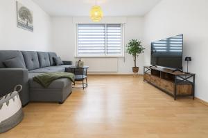 C&V 5 Personen 3 Zimmer Zentral Smart TV WLAN Boxspringbett