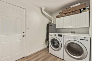 Remodeled 2BR Central PHX Gem with Free Parking
