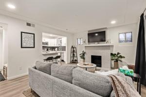 Remodeled 2BR Central PHX Gem with Free Parking