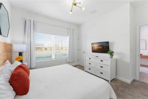 Chic 4BR Disney Retreat with Pool Mickey Rooms