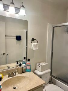 Modern West LA Studio with Pool, Gym & Parking