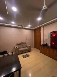 Alma by MyCasa Elegant 2BHK Stay in TTK Road