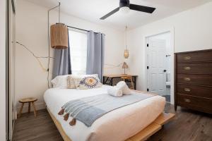 Artist micro-villa with kitchen, firepit & theater