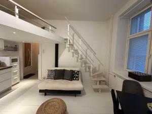 Bright Loft Apartment Steps From Linnanmäki & Alppipuisto