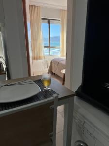 Apartamento pé na areia com vista para o mar