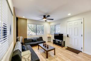 2 Mi to Big Bear Lake Wooded Cabin with Deck!