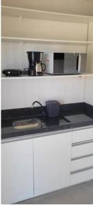 Loft ensolarado 30 metros da praia 6 km beto carrero