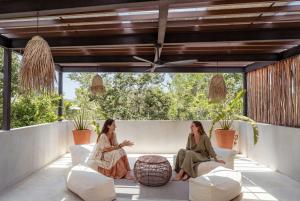 Villa Chumuuk - Modern 5BR Sanctuary with Large Pool and Rooftop Terrace