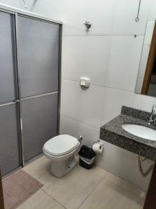 Quarto com ar banheiro frigobar