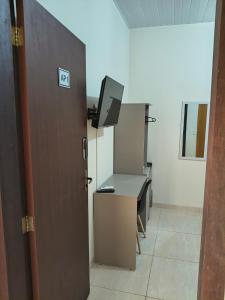 Quarto com ar banheiro frigobar