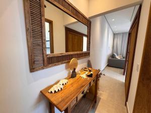 Thali House com Varanda Gourmet e churrasqueira, Piscina, 950M da praia, WiFi, AC, 2 vagas para carro