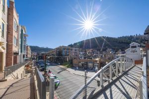 Ski in Ski out Main Street Balcony Hot Tub