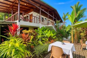 Mi Zaru Sea View Hotel Free Park Tour & Breakfast