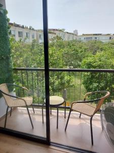 Lovely & quiet place, park view & private parking