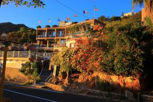 Auberge Les Montagnes du Paradis Your Hidden Retreat in Paradise Valley