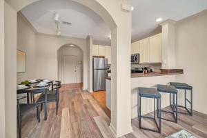 Upstay Modern 2BR Condo Near Disney