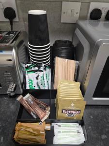 Entire Upstairs 1-Bedroom London Home with Private Bathroom and Kitchen, Great City and Heathrow Links