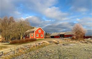 Cozy Home In Årjäng With Wifi