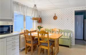 Cozy Home In Årjäng With Wifi