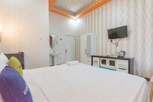 Urbanview Hotel Rifal Home Tegal
