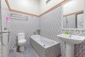 Urbanview Hotel Rifal Home Tegal