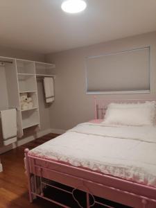 Beautiful home with your own entrance in Sandy