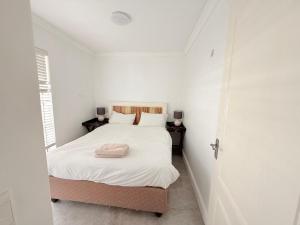 Italian luxe 6 sleeper apartment near canal walk