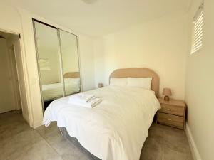 Italian luxe 6 sleeper apartment near canal walk