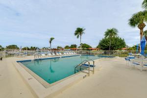 Waterfront Bradenton Condo 3 Mi to Beach!