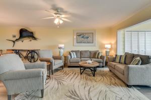 Waterfront Bradenton Condo 3 Mi to Beach!