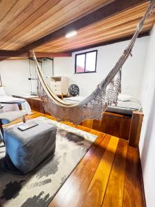 Sob o Brilho do Farol de Itapuã