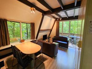 Charming chalet in Durby with patio