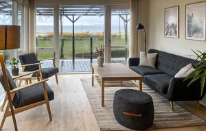 3 Bedroom Beach Front Home In Ebeltoft