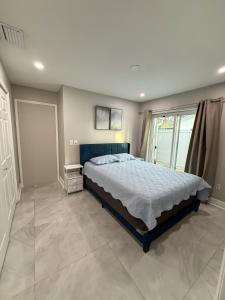 Modern Tampa studio full Kitchen & great location